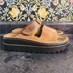 Bass women’s Marley leather platform slides sandals sz 8